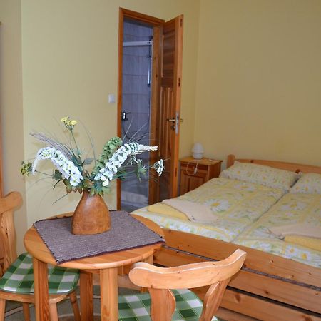 Gosciniec Yaga Bed & Breakfast Wilkasy Ruang foto